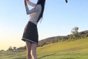 这美腿给几分？孙悦前妻陈露昔日晒出打高尔夫视频